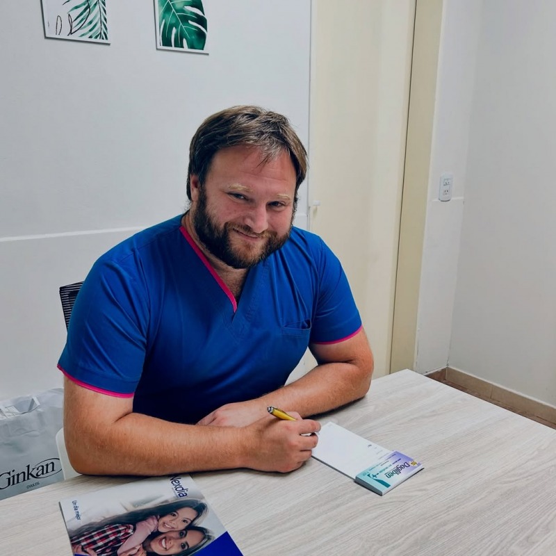 El Dr. Sebasti�n Lombardo salv� la vida de un pasajero en vuelo